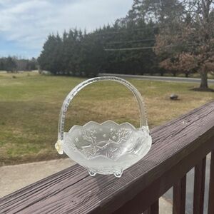 Candy dish with handle